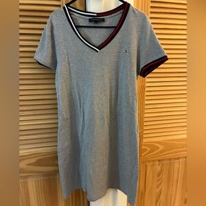 Tommy Hilfiger Gray V-Neck Top with Red and White Accents size large